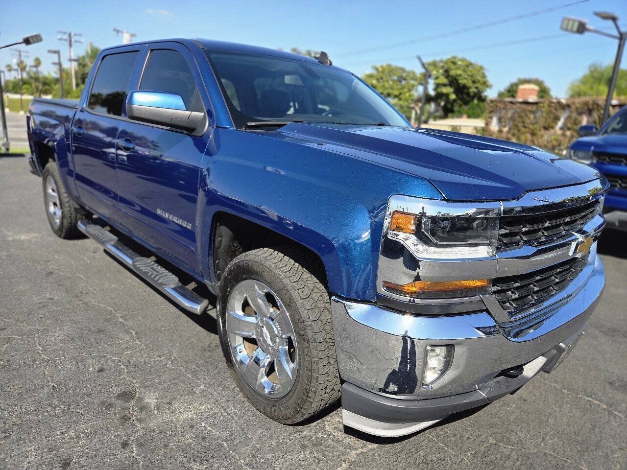 Used 2018 Chevrolet Silverado 1500 LT w/ LT Eassist Package AWD/4WD image 3
