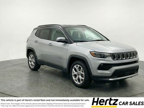 Used 2025 Jeep Compass Latitude AWD/4WD image 1
