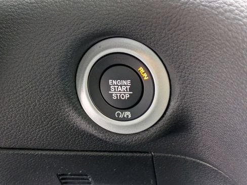 New 2026 Chrysler Pacifica Select AWD/4WD image 15