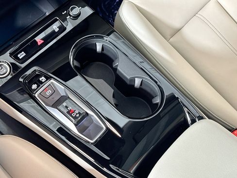 Used 2025 Audi A6 e-tron Premium Plus w/ Premium Plus RWD image 15