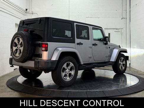 Used 2018 Jeep Wrangler Unlimited Sahara image 8