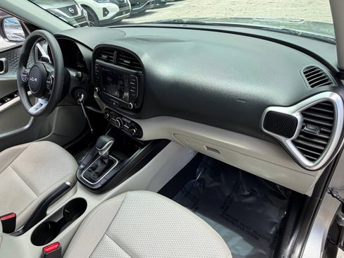 Used 2024 Kia Soul LX w/ Option Group 015 FWD image 17