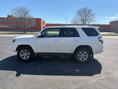 Used 2018 Toyota 4Runner SR5 Premium image 4