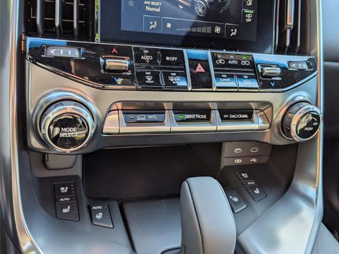 New 2026 Lexus LX 700h Luxury AWD/4WD image 27
