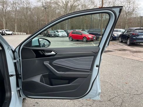 Certified 2025 Volkswagen Jetta SEL image 25