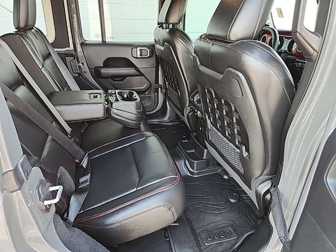 Used 2019 Jeep Wrangler Unlimited Rubicon w/ Dual Top Group AWD/4WD image 30