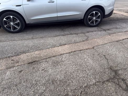 Used 2022 Buick Enclave Essence w/ Experience Buick Package image 1