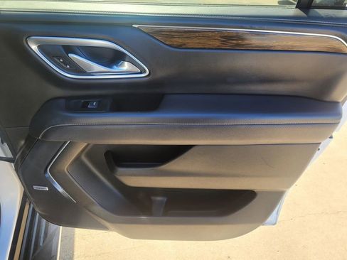 Used 2023 Chevrolet Suburban Premier image 12