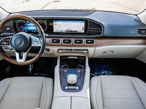 Used 2022 Mercedes-Benz GLS 450 4MATIC image 10