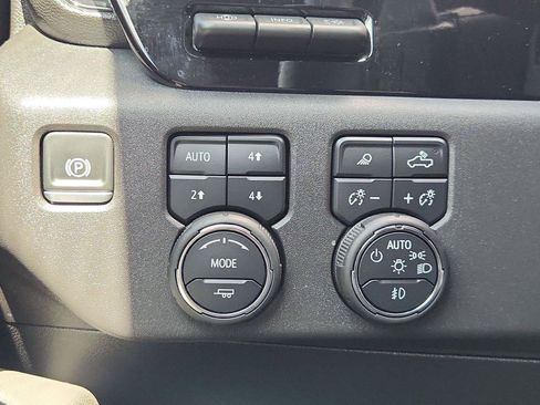 Used 2025 Chevrolet Silverado 1500 ZR2 w/ Technology Package AWD/4WD image 18