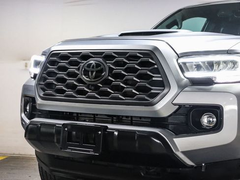 Certified 2022 Toyota Tacoma TRD Sport w/ TRD Premium Sport Package AWD/4WD image 8
