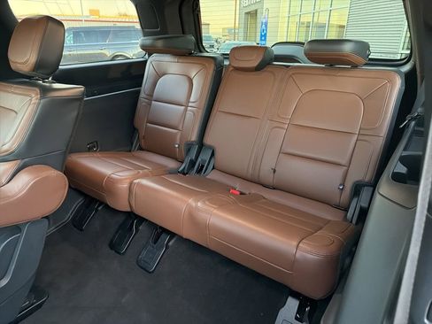 Used 2023 Lincoln Navigator Reserve image 22