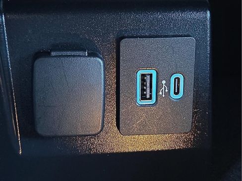 Used 2023 Ford Explorer Limited image 18