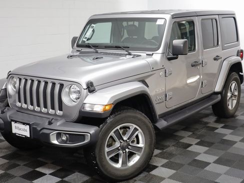 Used 2018 Jeep Wrangler Unlimited Sahara image 2