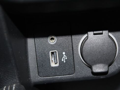 Used 2018 Nissan Kicks SV image 33