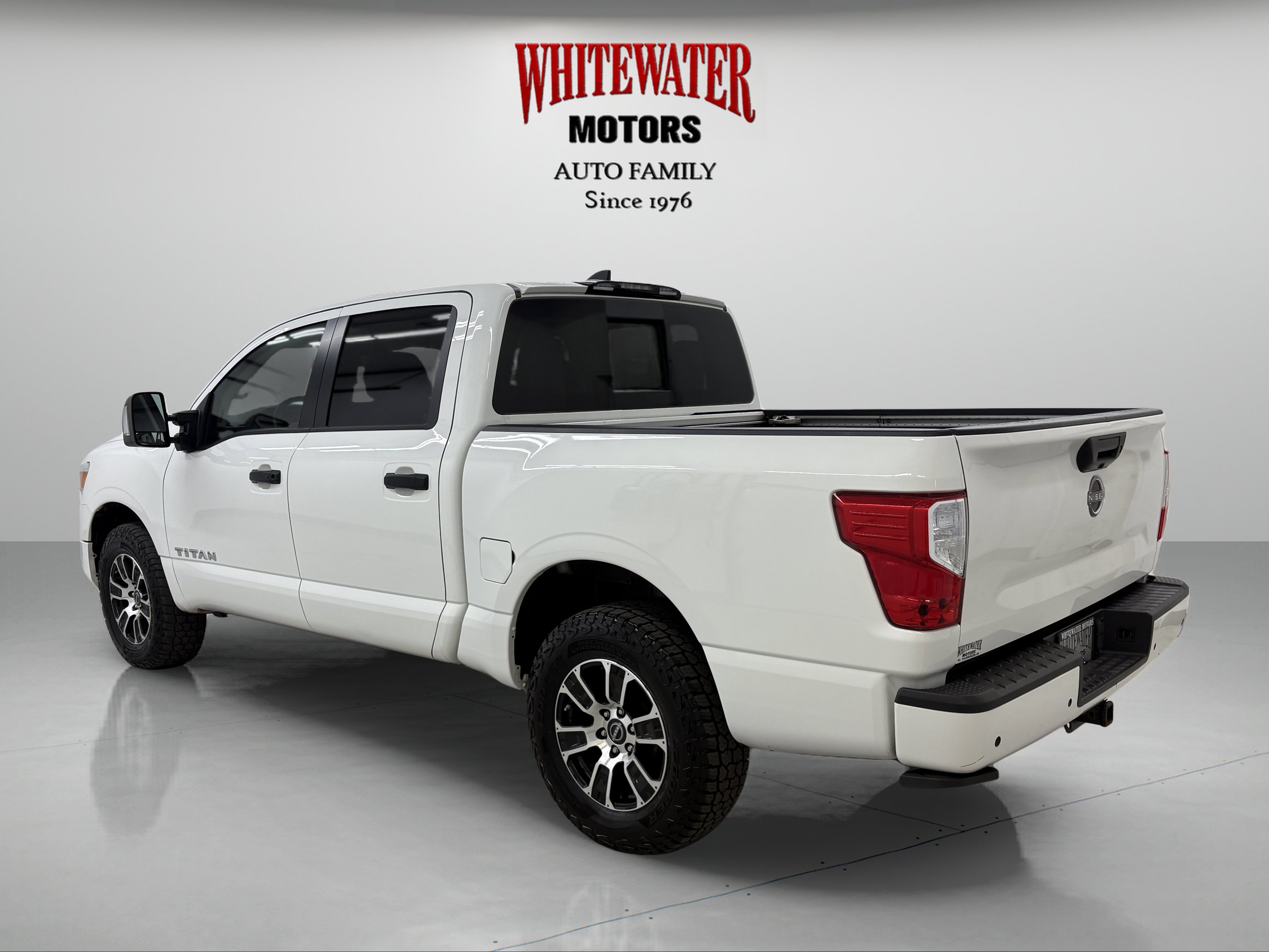 Used 2024 Nissan Titan SV w/ SV Convenience Package AWD/4WD image 2