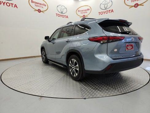 Certified 2023 Toyota Highlander XLE image 6