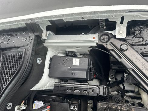 Used 2024 Volkswagen Atlas Cross Sport SE image 27