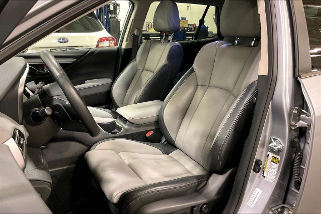 Used 2025 Subaru Outback Limited AWD/4WD image 25