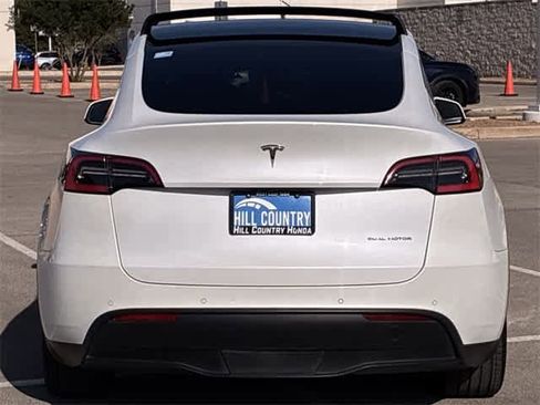 Used 2021 Tesla Model Y Long Range image 5
