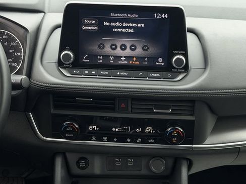 Used 2025 Nissan Rogue SV FWD image 16