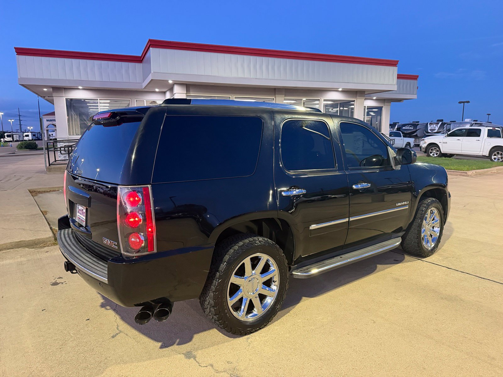 Used 2014 GMC Yukon Denali AWD/4WD image 5