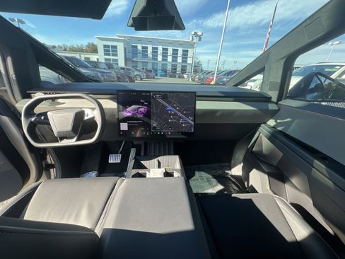 Used 2024 Tesla Cybertruck AWD Crew Cab image 23