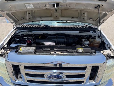 Used 2009 Ford E-350 and Econoline 350 Super Duty Wagon RWD image 40
