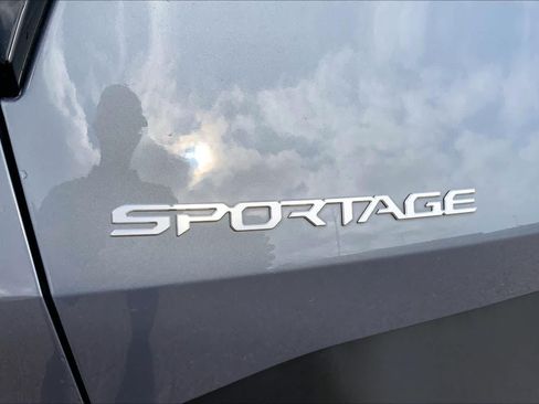 Used 2025 Kia Sportage LX FWD image 10