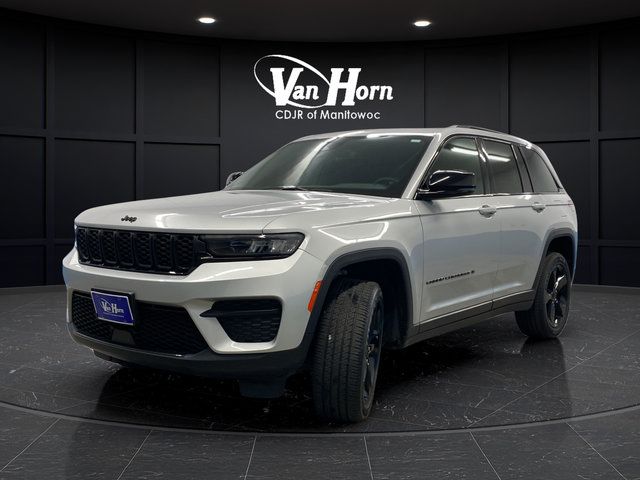 Used 2023 Jeep Grand Cherokee Altitude AWD/4WD image 7