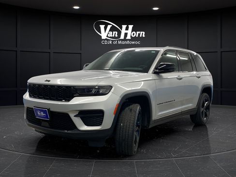 Used 2023 Jeep Grand Cherokee Altitude AWD/4WD image 7