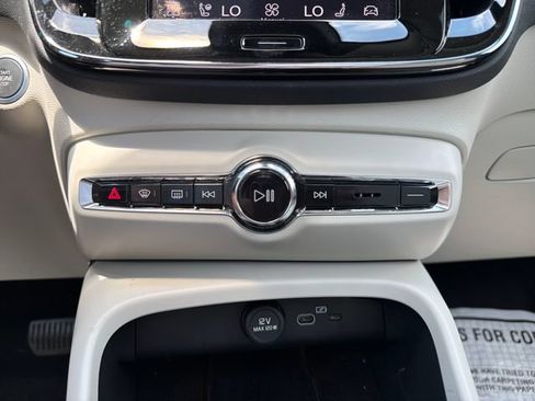 Used 2023 Volvo XC40 B5 Plus w/ Protection Package Premier AWD/4WD image 20
