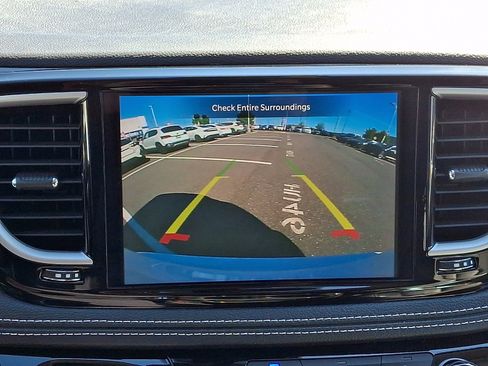Used 2024 Chrysler Pacifica Limited FWD image 19