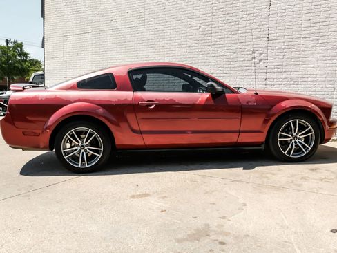 Used 2005 Ford Mustang Coupe RWD image 6