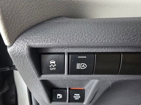 Used 2024 Toyota Sienna LE AWD/4WD image 26