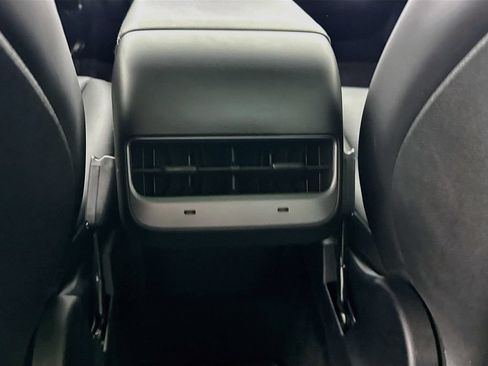 Used 2025 Tesla Model Y Long Range AWD/4WD image 24