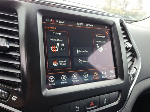 Certified 2022 Jeep Cherokee Latitude Lux w/ Mopar Interior Package image 19