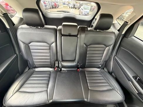 Used 2018 Ford Edge SEL w/ Equipment Group 201A AWD/4WD image 17