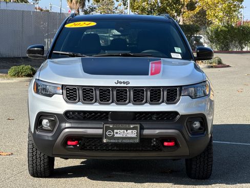 Used 2024 Jeep Compass Trailhawk image 9