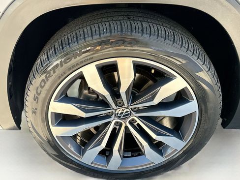 Used 2022 Volkswagen Atlas Cross Sport SEL Premium R-Line image 35