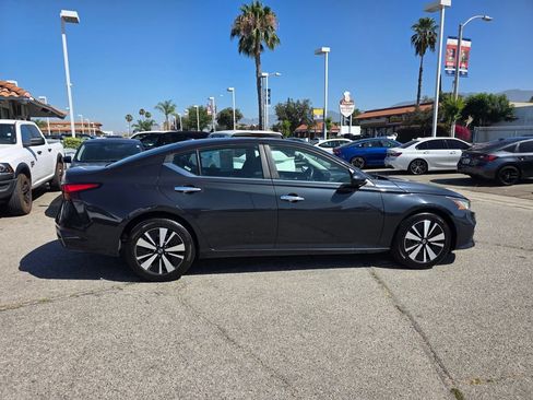 Used 2021 Nissan Altima 2.5 SV FWD image 4