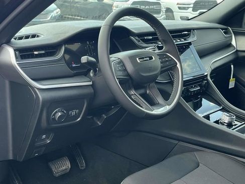 New 2025 Jeep Grand Cherokee L Laredo AWD/4WD image 9