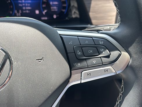 Used 2025 Volkswagen Atlas SEL AWD/4WD image 24