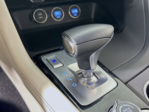 Used 2023 Genesis G70 2.0T AWD/4WD image 19