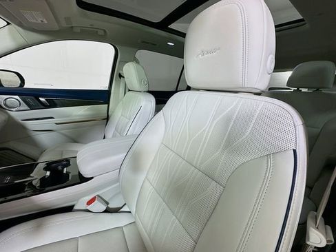 Certified 2025 Buick Enclave Avenir image 22