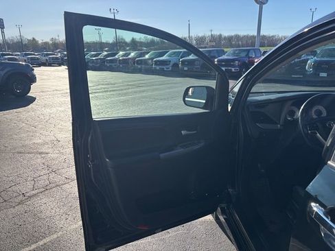 Used 2020 Toyota Sienna SE w/ Protection Package image 13