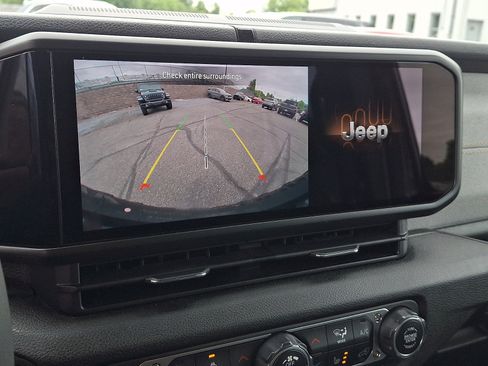 Used 2024 Jeep Wrangler Unlimited AWD/4WD image 17