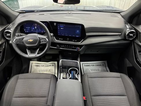 Used 2025 Chevrolet Equinox LT FWD image 11