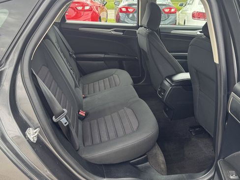 Used 2020 Ford Fusion SE FWD image 25