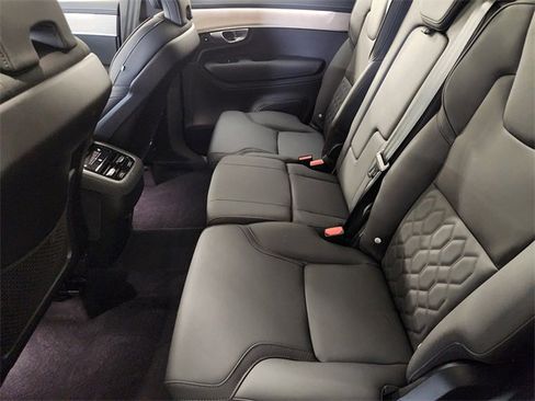 Used 2025 Volvo XC90 B5 Plus image 30